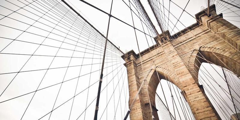 从宫廷雅乐到现代舞台：日本传统音乐中的织物与木艺之美