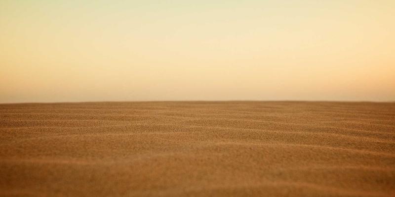 日本能乐与狂言的舞台艺术：面具、服装与道具所承载的仪式性功能